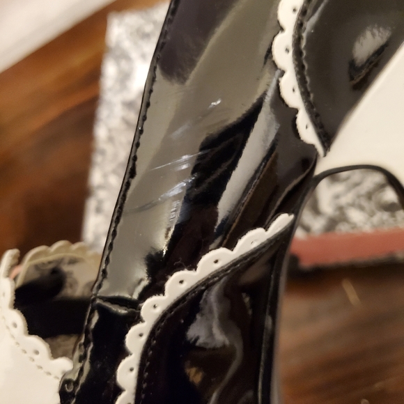 Pin-up Tuxedo Heels - Picture 6 of 7